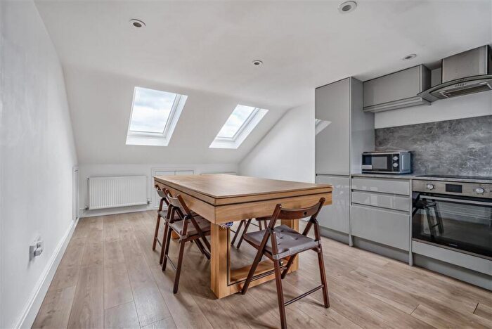 3 Bedroom Flat For Sale In Wells House Road, NW10