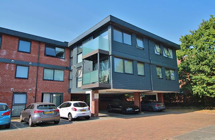 2 Bedroom Flat For Sale In Leigh Road, Havant, PO9
