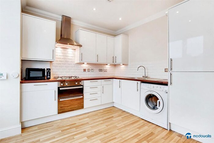 Studio To Rent In High Road, Ilford, IG1