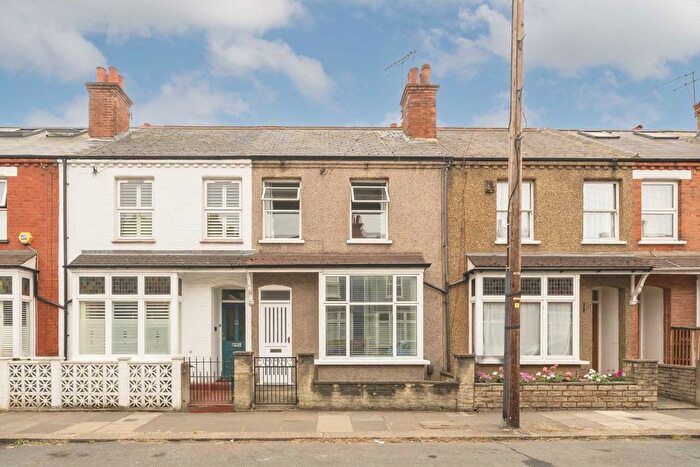 3 Bedroom Property To Rent In York Road, Brentford, TW8