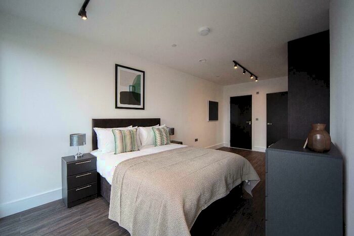 4 Bedroom Apartment To Rent In Scrubs Lane, London, NW10