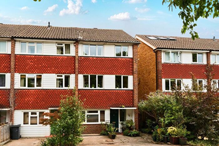 4 Bedroom Semi Detached House For Sale In Burnt Ash Road, London, SE12