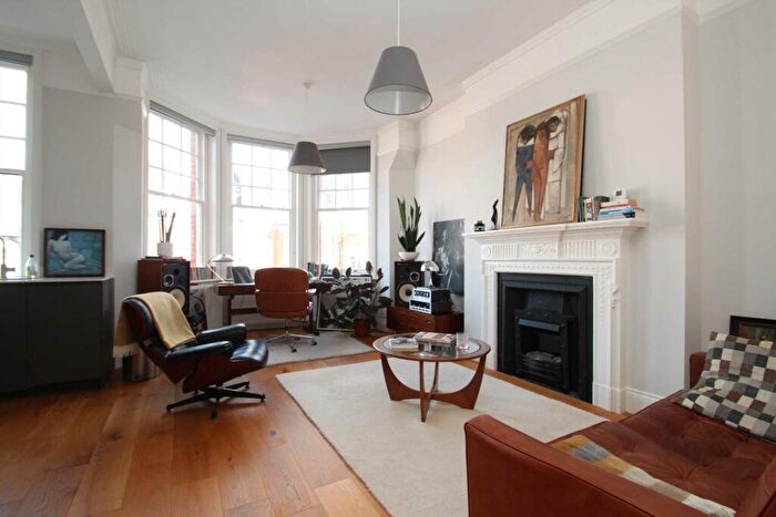 2 Bedroom Apartment To Rent In Milton Road, Highgate, N6