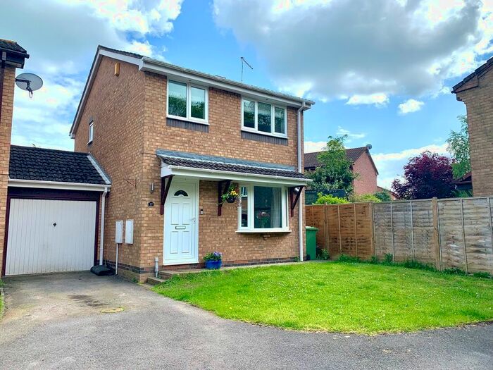 3 Bedroom Link Detached House To Rent In Downscroft Gardens, Hedge End, Southampton, SO30