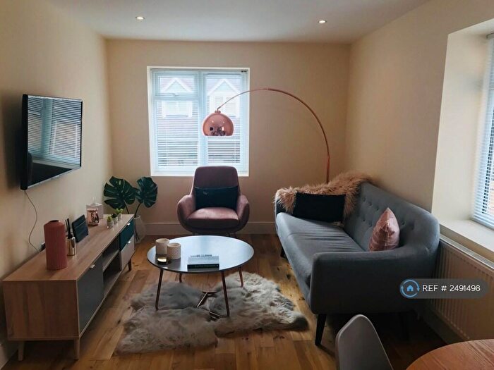 2 Bedroom Flat To Rent In Portsmouth Road, Cobham, KT11