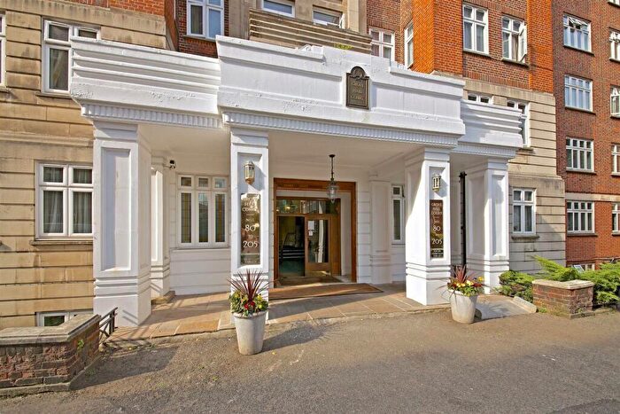 3 Bedroom Apartment To Rent In Hall Road, NW8