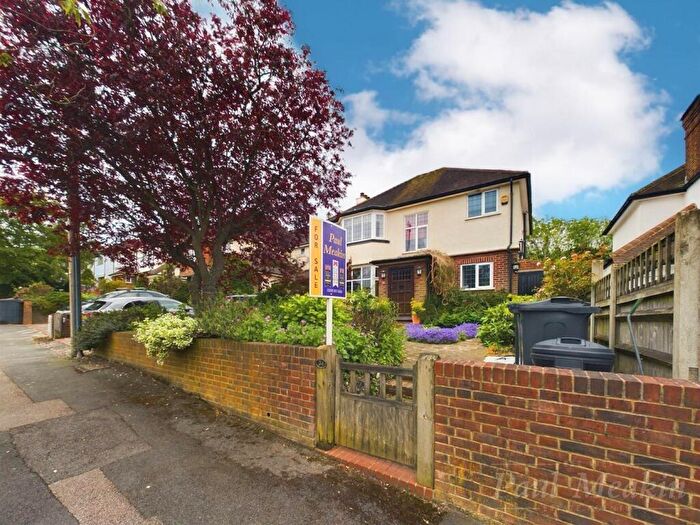 3 Bedroom Detached House For Sale In Sanderstead Hill, South Croydon, CR2