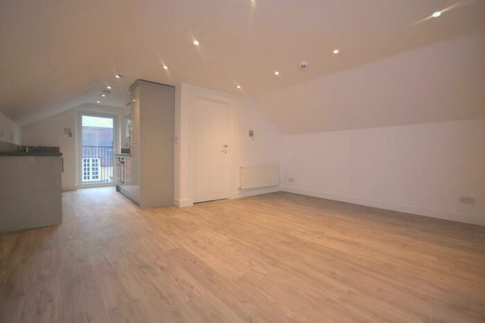 2 Bedroom Apartment To Rent In Nicholsons Lane, Maidenhead, SL6