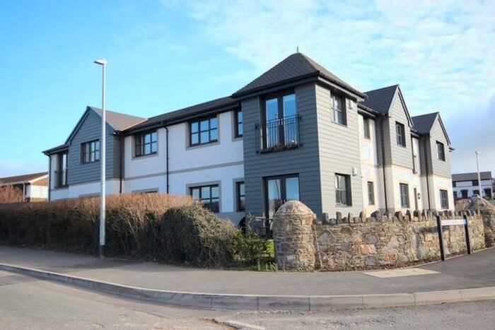 2 Bedroom Flat For Sale In Lon Y Dderwen, Conwy, LL32