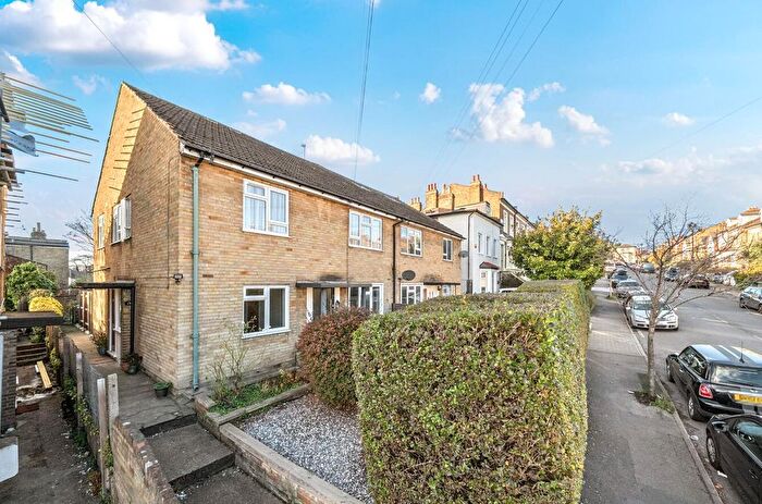 2 Bedroom Maisonette For Sale In Faversham Road, London, SE6