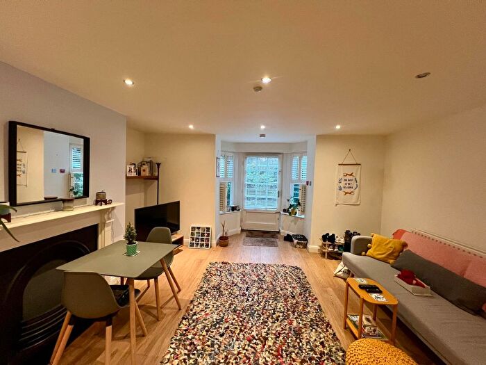 1 Bedroom Flat To Rent In Wells Walk, Ilkley, West Yorkshire, LS29