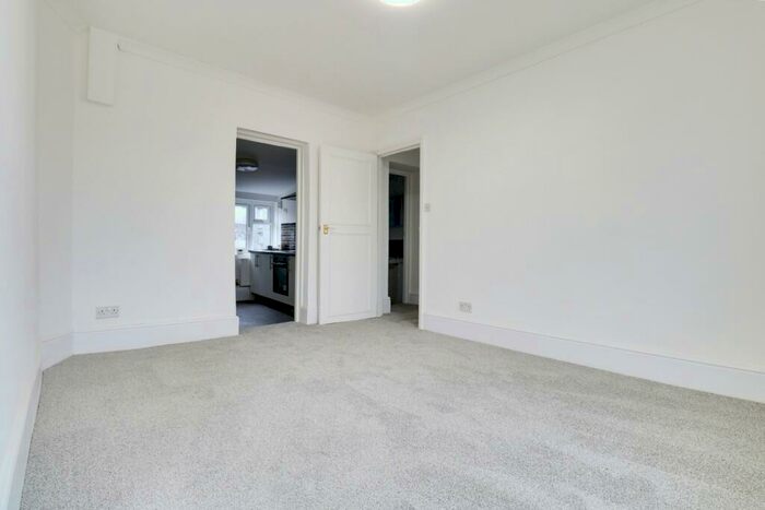 2 Bedroom Apartment To Rent In High Street, Beckenham, BR3
