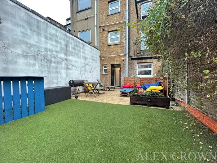 2 Bedroom Flat To Rent In Blackstock Road, Finsbury Park, N4