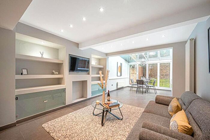 3 Bedroom Apartment To Rent In Priory Terrace, South Hampstead, London, NW6