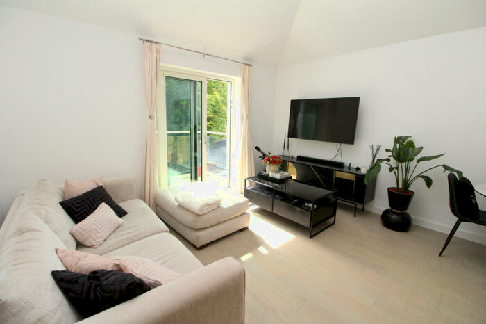 2 Bedroom Apartment To Rent In Rowden Road, Beckenham, BR3