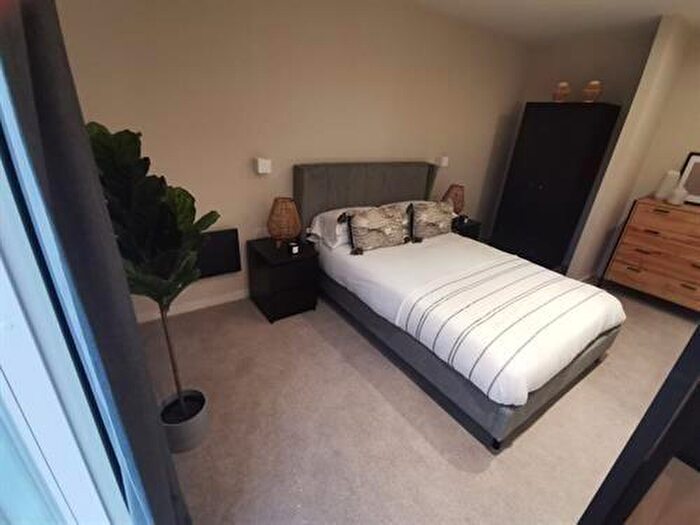 2 Bedroom Apartment To Rent In City Gardens, Castlefield, M15