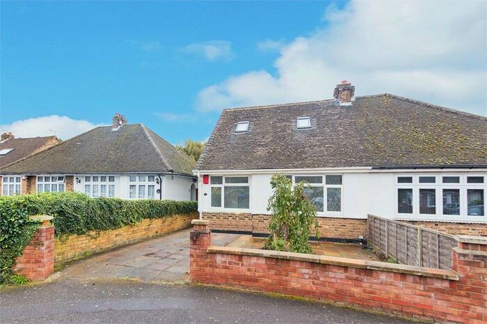 4 Bedroom Chalet To Rent In Stonecroft Avenue, Iver, SL0