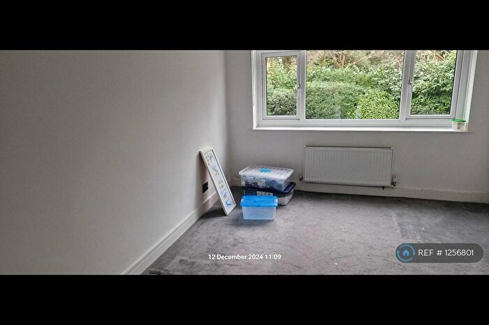 3 Bedroom Flat To Rent In The Avenue, Poole, BH13