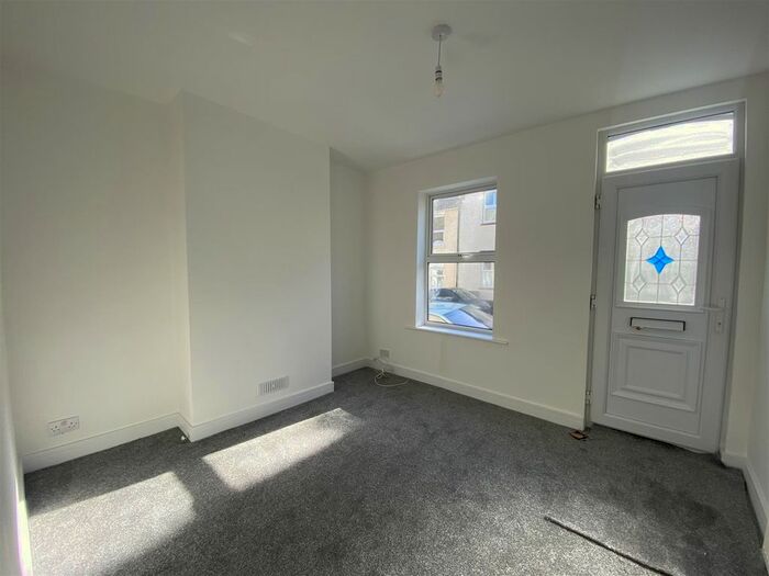 2 Bedroom Property To Rent In Castle Street, Greenhithe, DA9