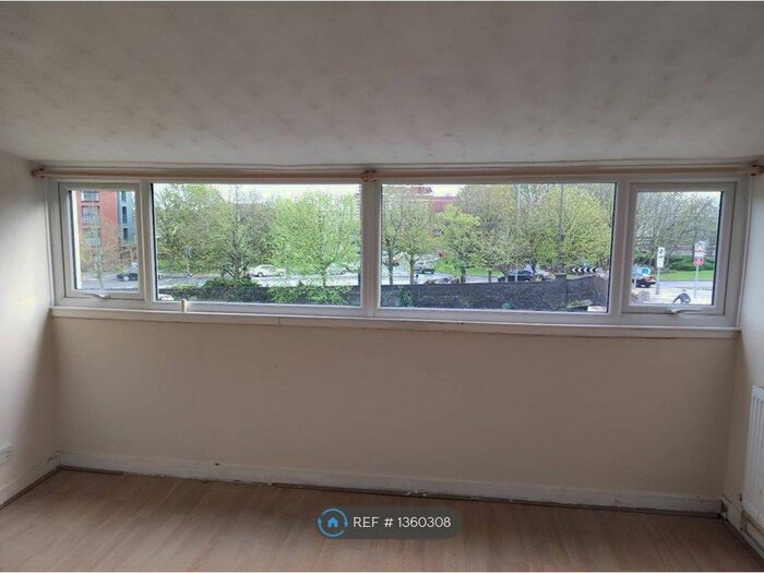 2 Bedroom Maisonette To Rent In Selbourne Terrace, Portsmouth, PO1