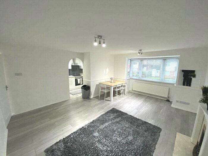 2 Bedroom Maisonette To Rent In Lexington Close, Borehamwood, WD6