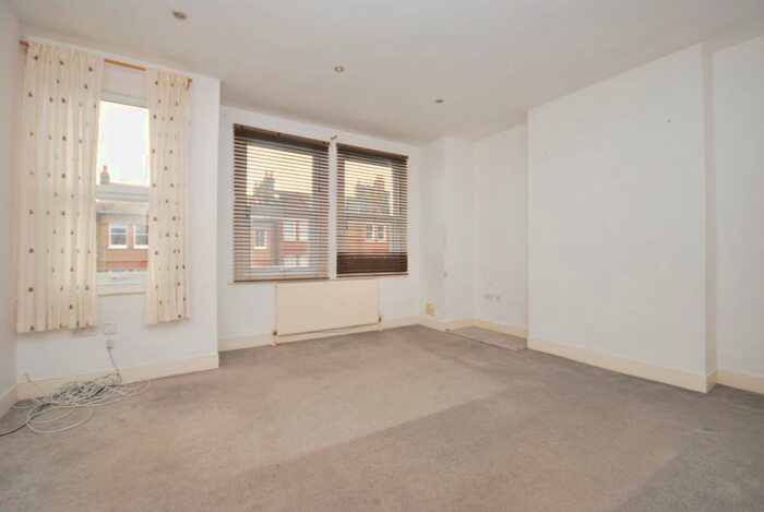 2 Bedroom Flat To Rent In Dunstans Road, London, SE22