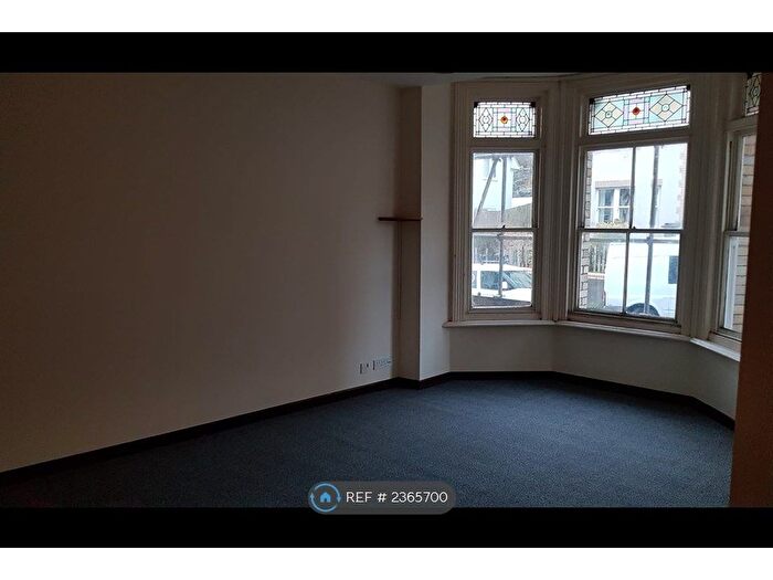 1 Bedroom Flat To Rent In Paragon Flats, Ilfracombe, EX34