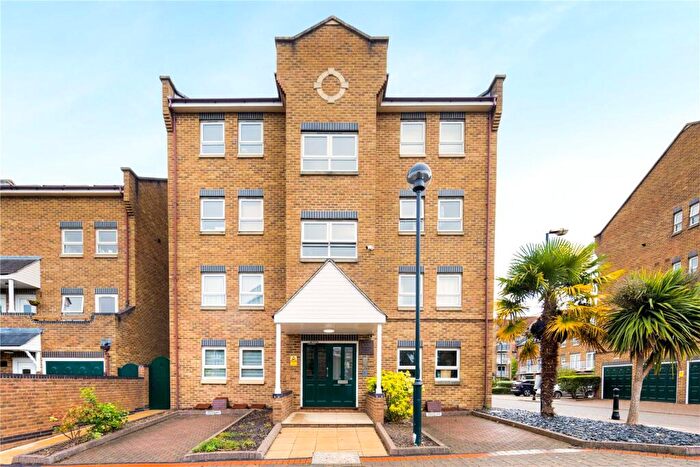 2 Bedroom Flat To Rent In Beaulieu Lodge, Schooner Close, London, E14