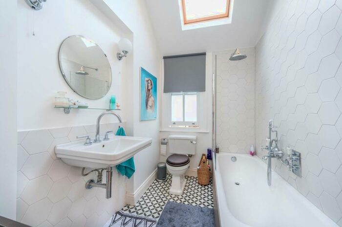 2 Bedroom Flat To Rent In Bramston Road, Kensal Green, London, NW10