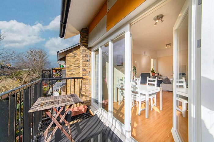 3 Bedroom Apartment For Sale In Hargrave Park, Archway Road, N19
