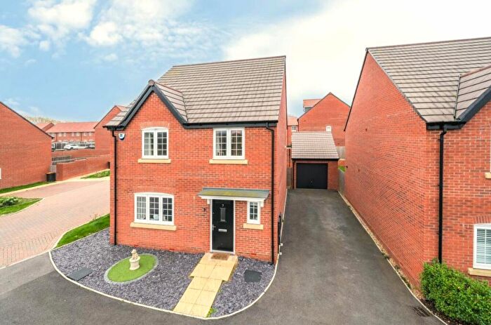 4 Bedroom Detached House For Sale In Teal Walk, Biddenham, MK40