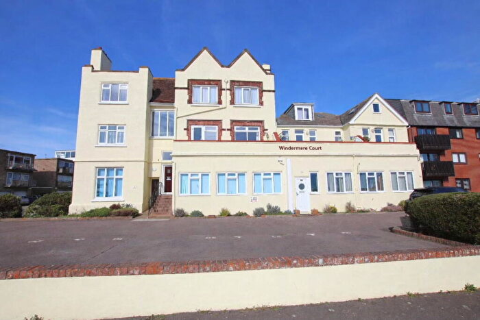 1 Bedroom Flat For Sale In Windermere Court, Marine Parade East, CO15