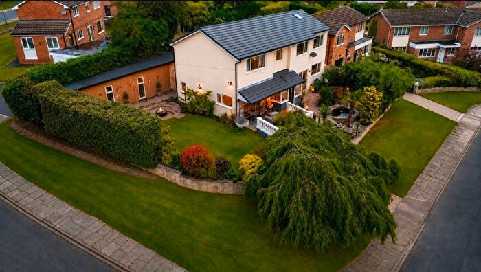 5 Bedroom Detached House For Sale In Henley Avenue, Dewsbury, WF12