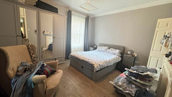 1 Bedroom Flat To Rent In Sutherland Square, Kennington, SE17