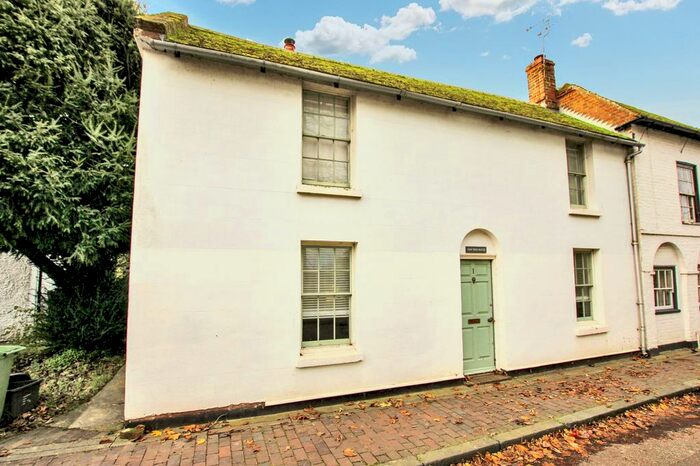 2 Bedroom Cottage To Rent In George Lane, New Romney, TN28