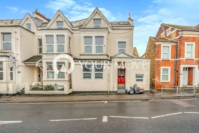 1 Bedroom Flat To Rent In Balmoral Road, Gillingham, Kent, ME7