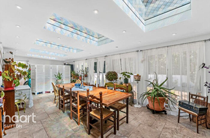 6 Bedroom Semi-Detached House For Sale In Wandle Road, Morden, SM4