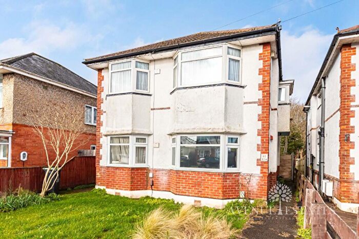 3 Bedroom Apartment For Sale In Redhill Drive, Bournemouth, Dorset, BH10