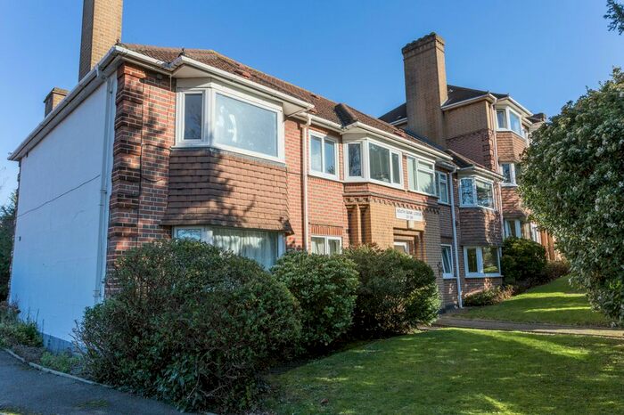 2 Bedroom Flat To Rent In South Bank, Surbiton, KT6