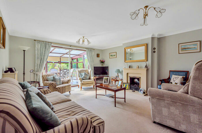 4 Bedroom Bungalow For Sale In York Drove, Nomansland, Salisbury, Wiltshire, SP5