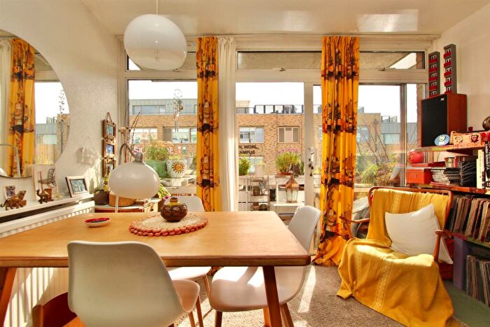 2 Bedroom Apartment For Sale In Arbor Court, N16