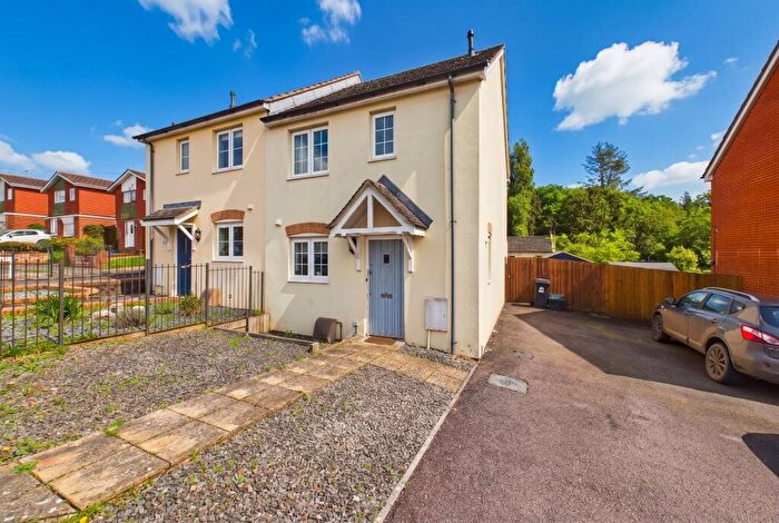 3 Bedroom Semi Detached House For Sale In Saxon Close, Crediton, EX17