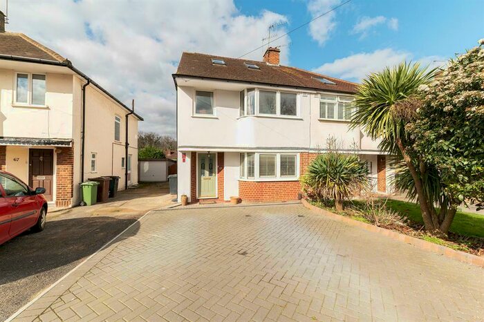 4 Bedroom Semi-Detached House To Rent In Mortimer Cresent, KT4