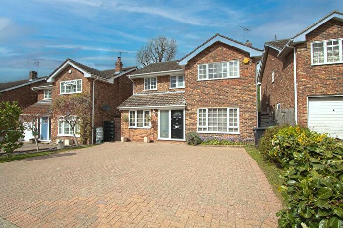 4 Bedroom Detached House For Sale In The Copse, Billericay, CM12