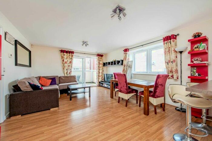 3 Bedroom Flat To Rent In Joseph Street, London, E3