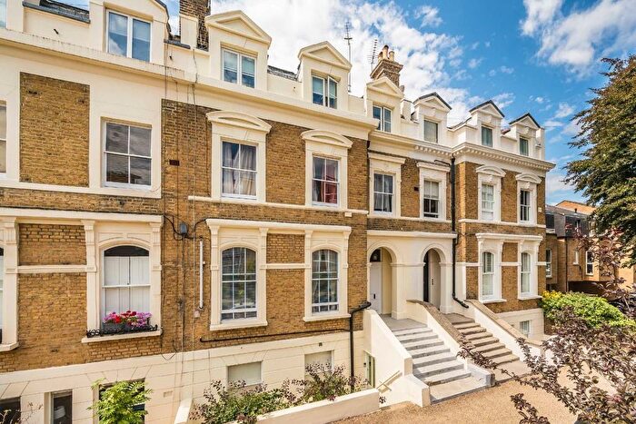 2 Bedroom Flat For Sale In Twickenham Road, Teddington, TW11