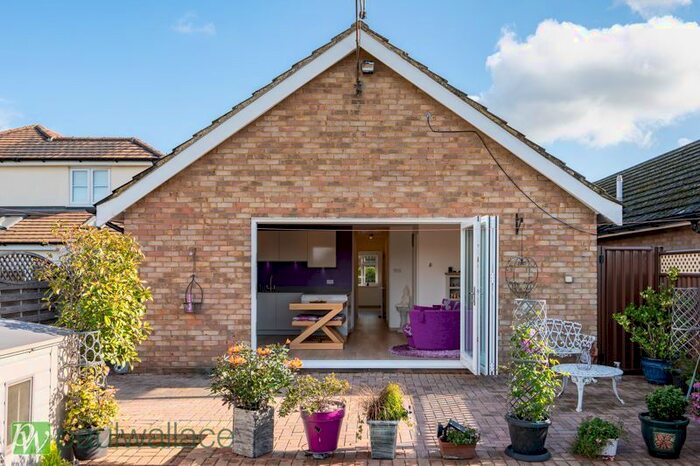 2 Bedroom Detached Bungalow For Sale In North Street, Nazeing, Waltham Abbey, EN9