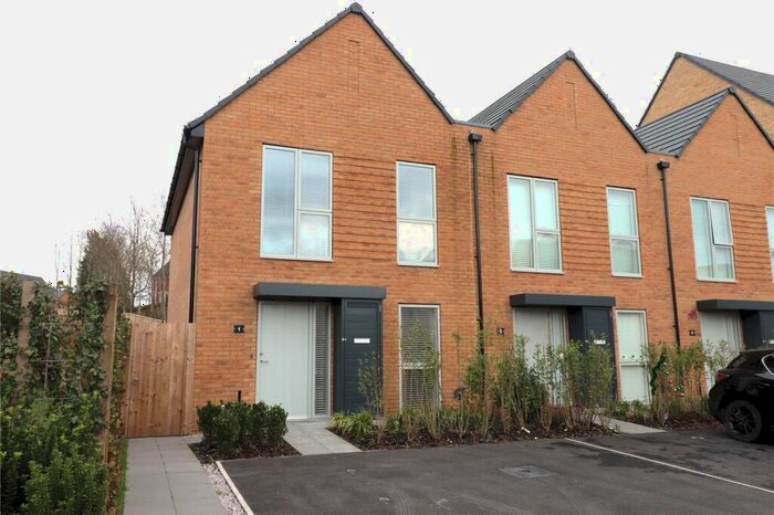 3 Bedroom End Of Terrace House To Rent In Windrow Close, Bolton, Greater Manchester, BL3