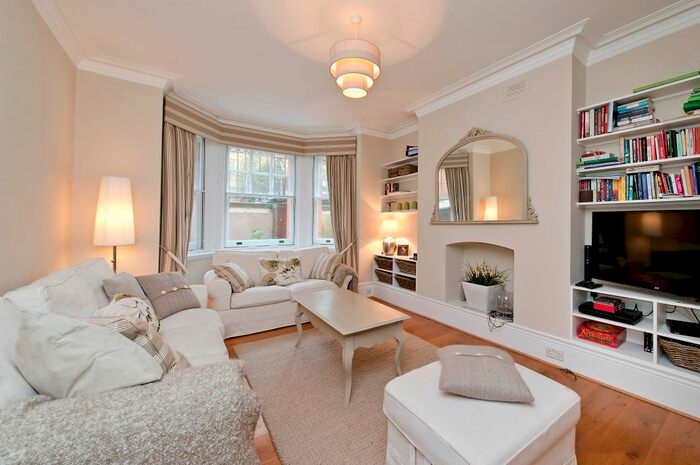 2 Bedroom Flat To Rent In Charleville Road, London, W14