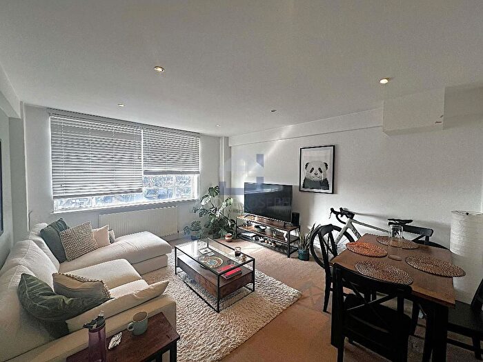 1 Bedroom Flat To Rent In Du Cane Court, Balham, London, SW17